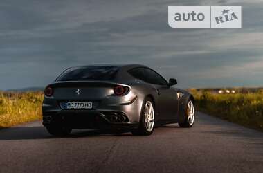 Хетчбек Ferrari FF 2013 в 