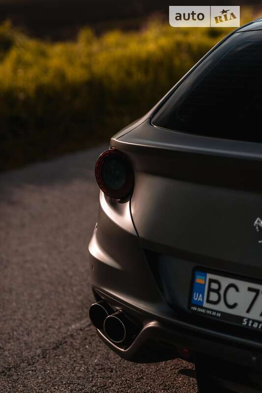 Хэтчбек Ferrari FF 2013 в Львове