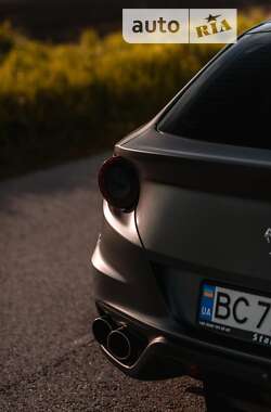 Хетчбек Ferrari FF 2013 в 