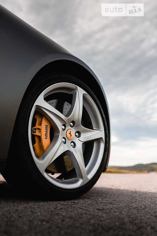 Хэтчбек Ferrari FF 2013 в Львове