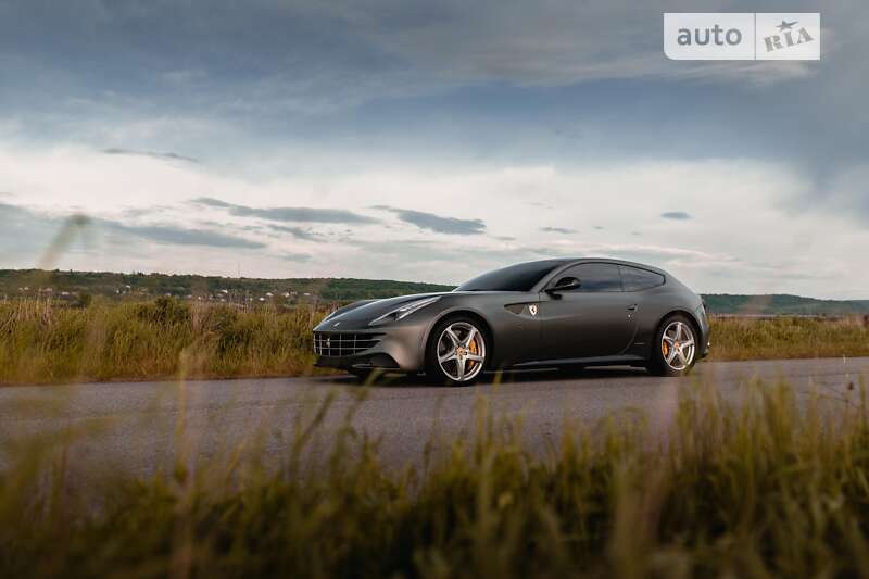 Хэтчбек Ferrari FF 2013 в Львове