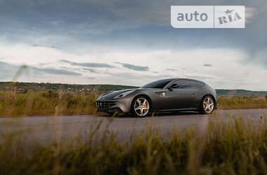 Хетчбек Ferrari FF 2013 в 