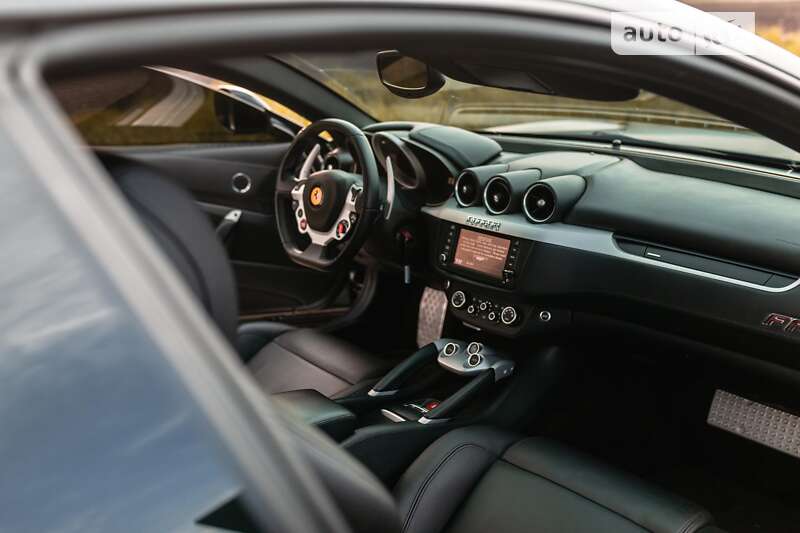 Хэтчбек Ferrari FF 2013 в Львове