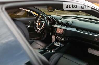 Хетчбек Ferrari FF 2013 в 
