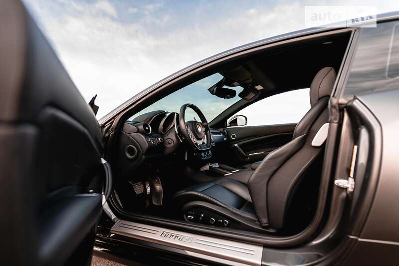 Хэтчбек Ferrari FF 2013 в Львове
