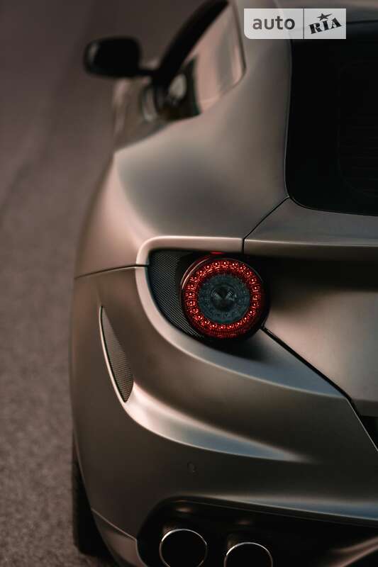 Хэтчбек Ferrari FF 2013 в Львове
