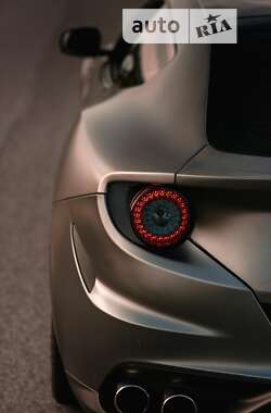 Хетчбек Ferrari FF 2013 в 