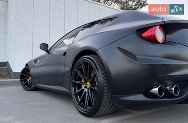 Купе Ferrari FF 2013 в Киеве