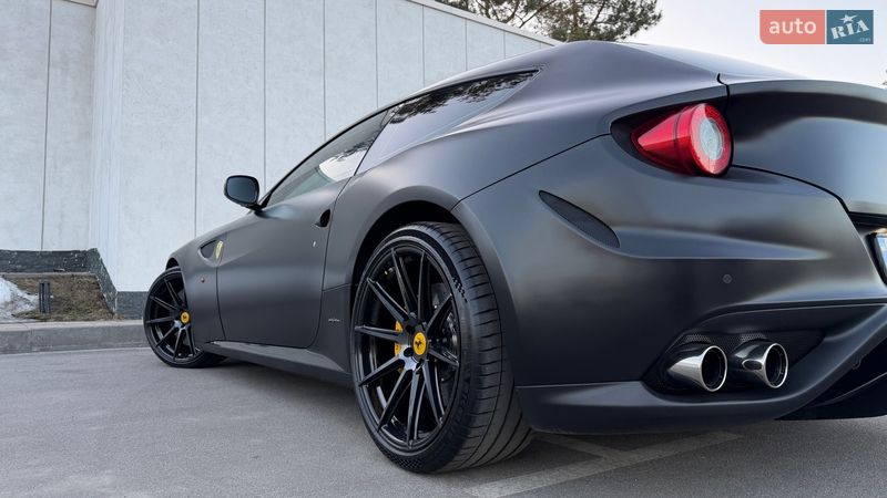 Купе Ferrari FF 2013 в Киеве