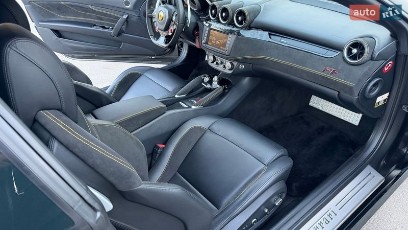 Купе Ferrari FF 2013 в Киеве