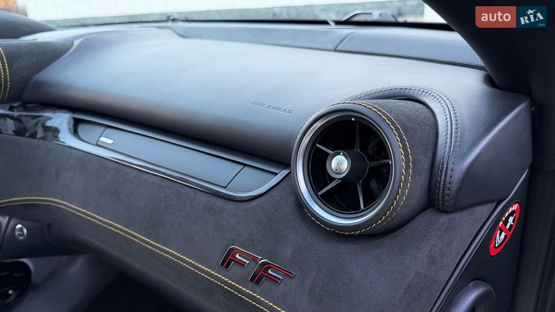 Купе Ferrari FF 2013 в Киеве