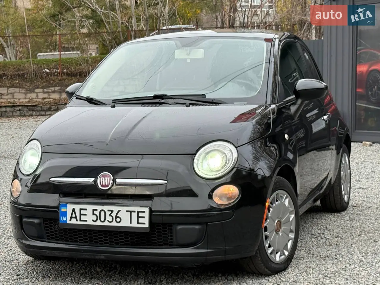 У продажу Fiat 500, маленький моторний автомобіль для міста. Обслужений, вкладень не потребує. З усіх питань телефонуйте. По кузову та салону стан як у нового. 