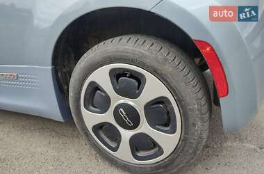 Хэтчбек Fiat 500e 2015 в 