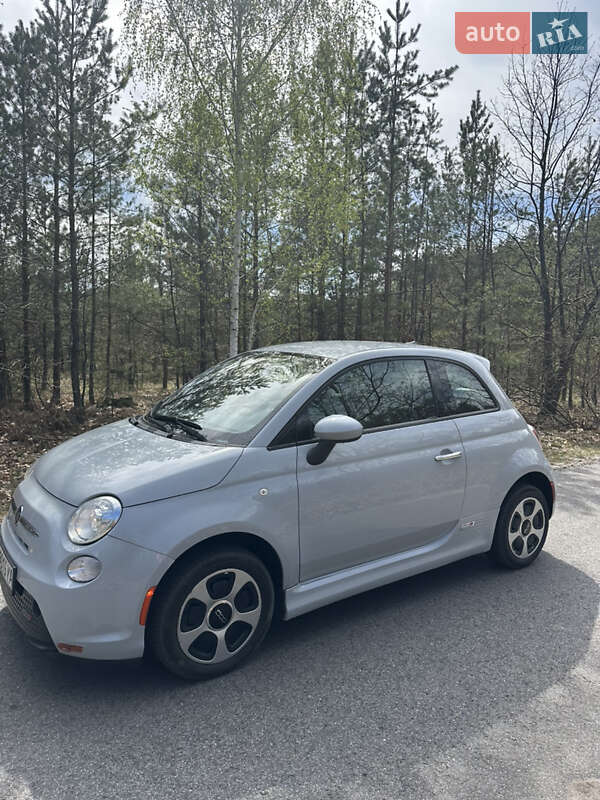 Хэтчбек Fiat 500e 2017 в 
