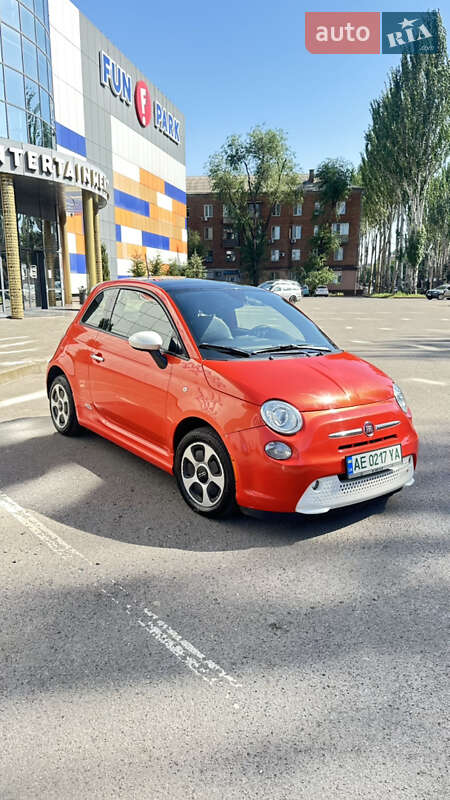 Хэтчбек Fiat 500e 2015 в 