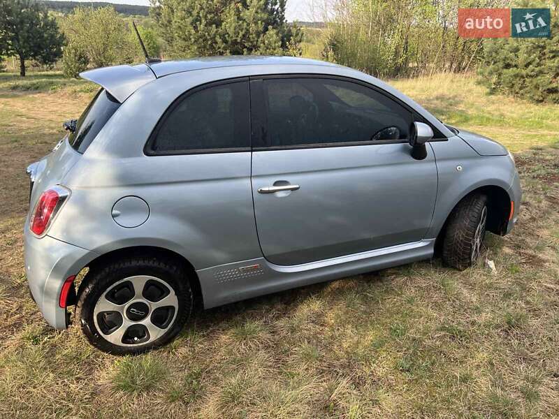 Хэтчбек Fiat 500e 2015 в Новояворовске