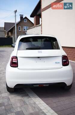 Хэтчбек Fiat 500e 2022 в 