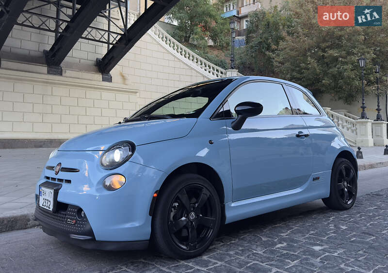 Хэтчбек Fiat 500e 2016 в 
