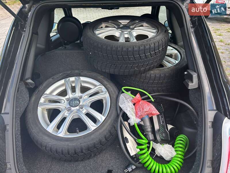 Хэтчбек Fiat 500e 2014 в Городке