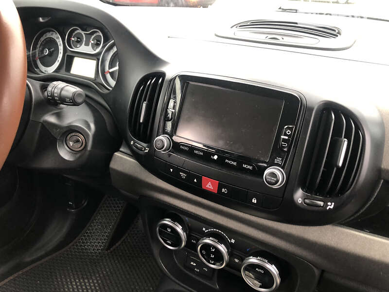 Хэтчбек Fiat 500L 2013 в Вишневом