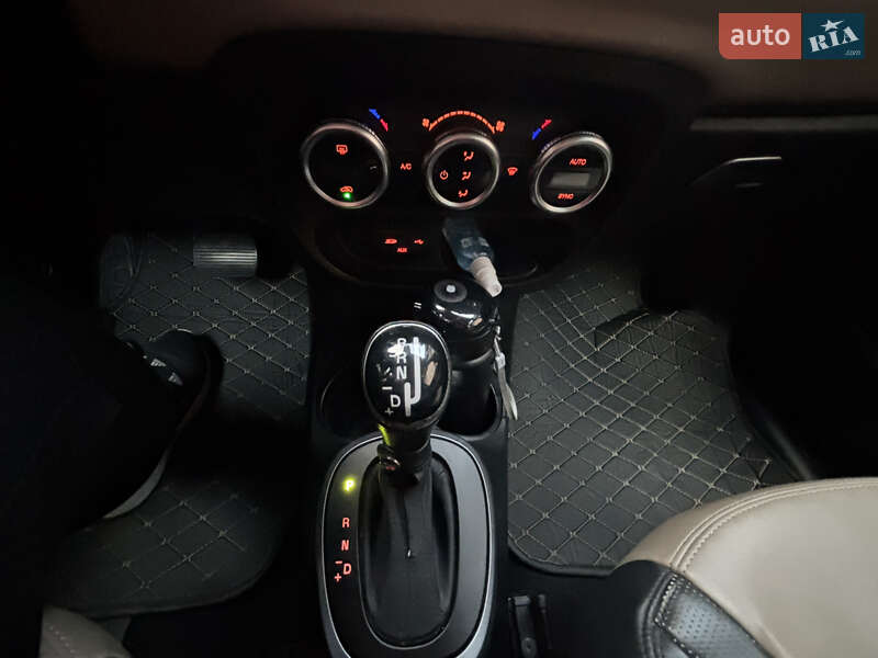 Хетчбек Fiat 500L 2013 в Києві