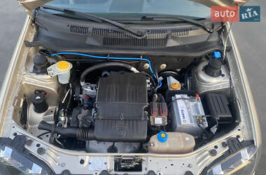 Седан Fiat Albea 2010 в 
