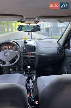 Седан Fiat Albea 2010 в 