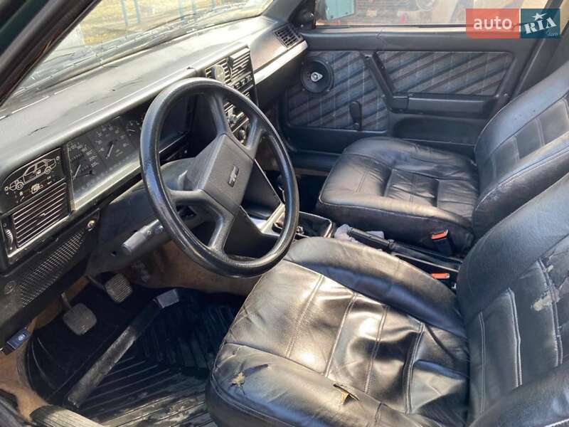 Седан Fiat Croma 1988 в Кривому Розі