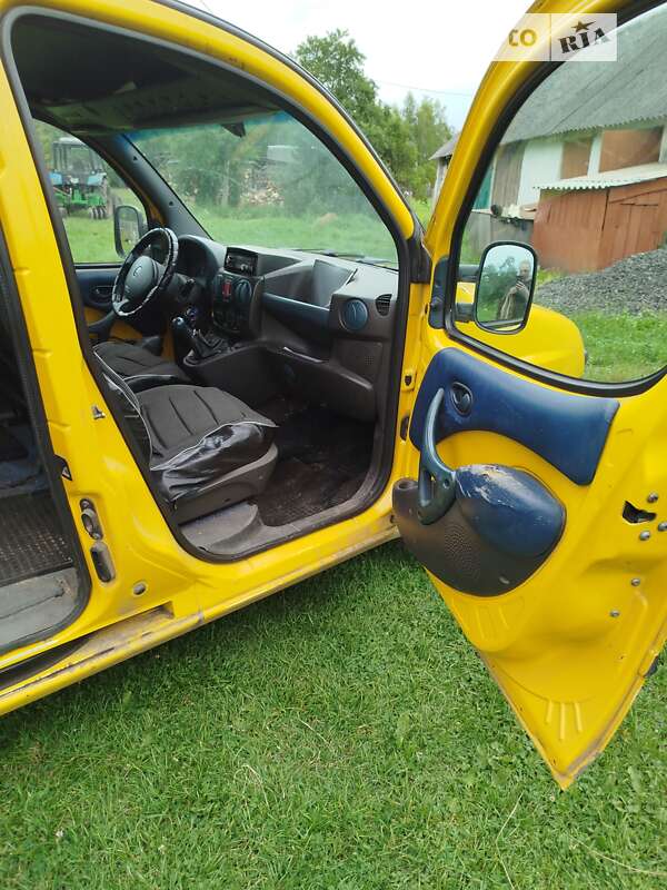 Вантажопасажирський фургон Fiat Doblo 2001 в Маневичах