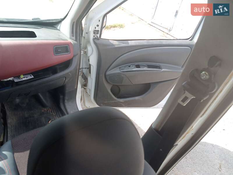 Минивэн Fiat Doblo 2010 в Киеве фото 4 Минивэн Fiat Doblo 2010 в Киеве