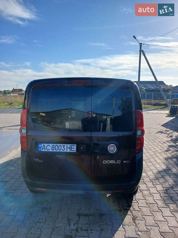 Вантажний фургон Fiat Doblo 2012 в Луцьку