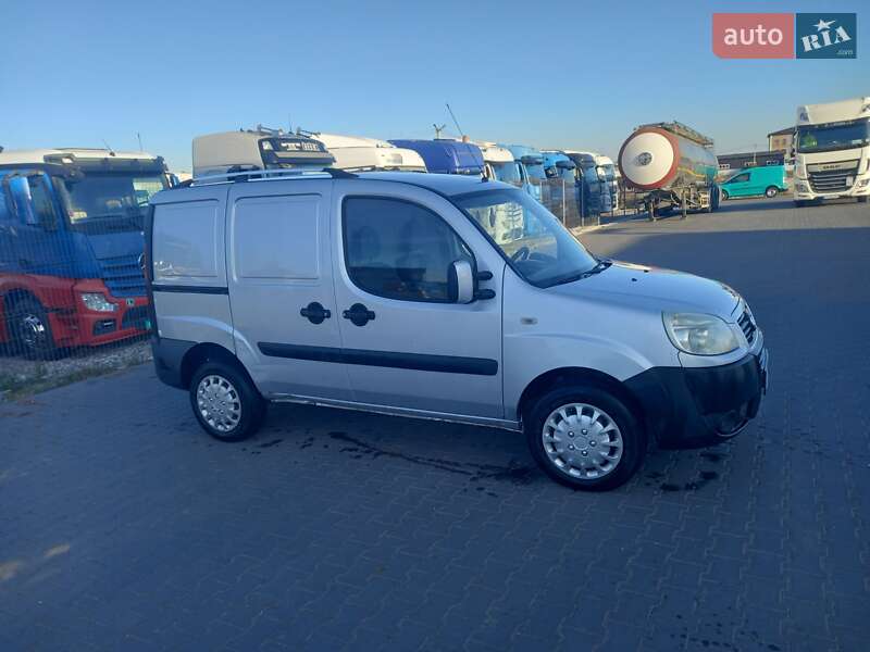 Грузовой фургон Fiat Doblo 2009 в Черновцах