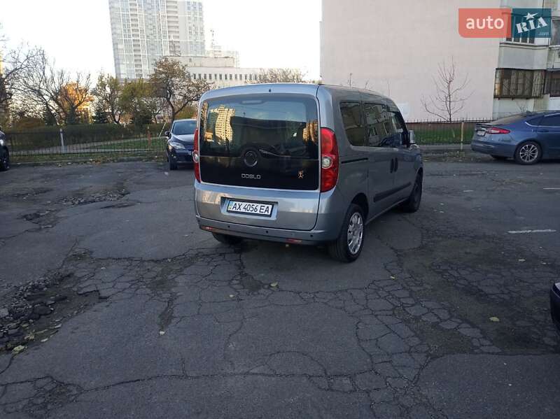 Минивэн Fiat Doblo 2013 в Киеве