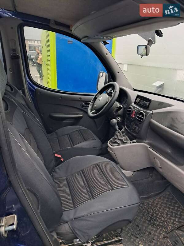 Минивэн Fiat Doblo 2008 в Киеве