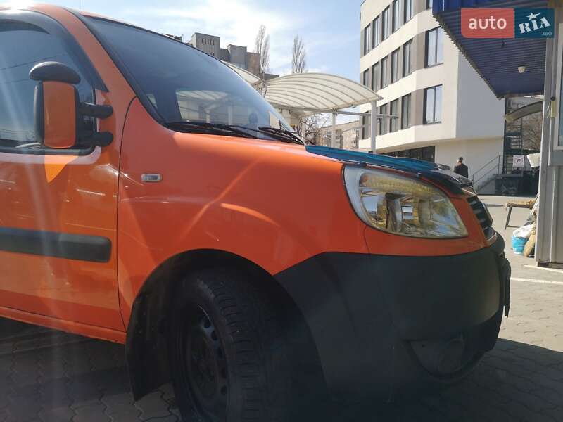 Минивэн Fiat Doblo 2007 в Луцке