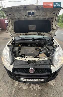 Вантажний фургон Fiat Doblo 2012 в 
