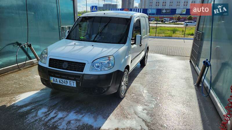 Вантажний фургон Fiat Doblo 2006 в Києві