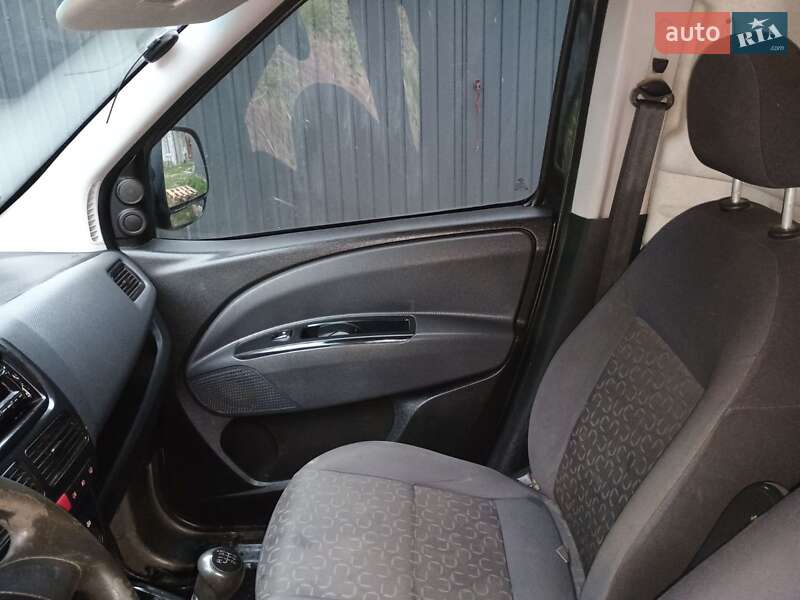 Грузовой фургон Fiat Doblo 2013 в Дрогобыче