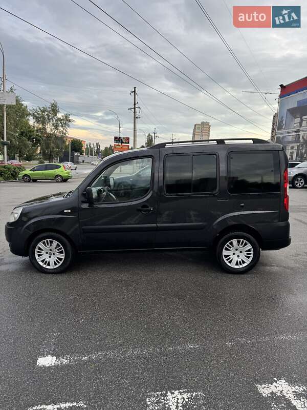 Минивэн Fiat Doblo 2008 в Киеве