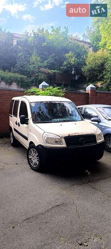 Минивэн Fiat Doblo 2008 в Киеве