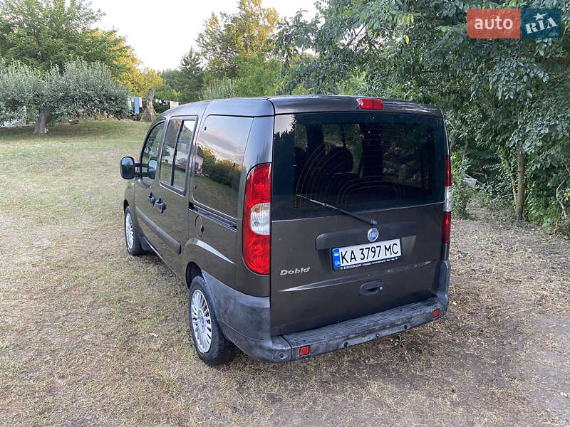 Минивэн Fiat Doblo 2007 в Киеве