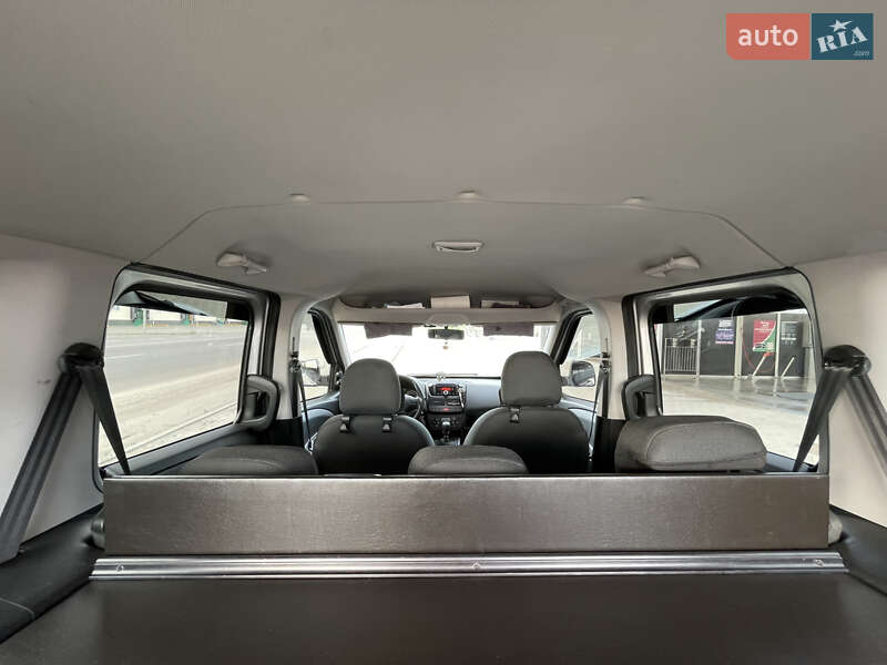 Минивэн Fiat Doblo 2012 в Киеве