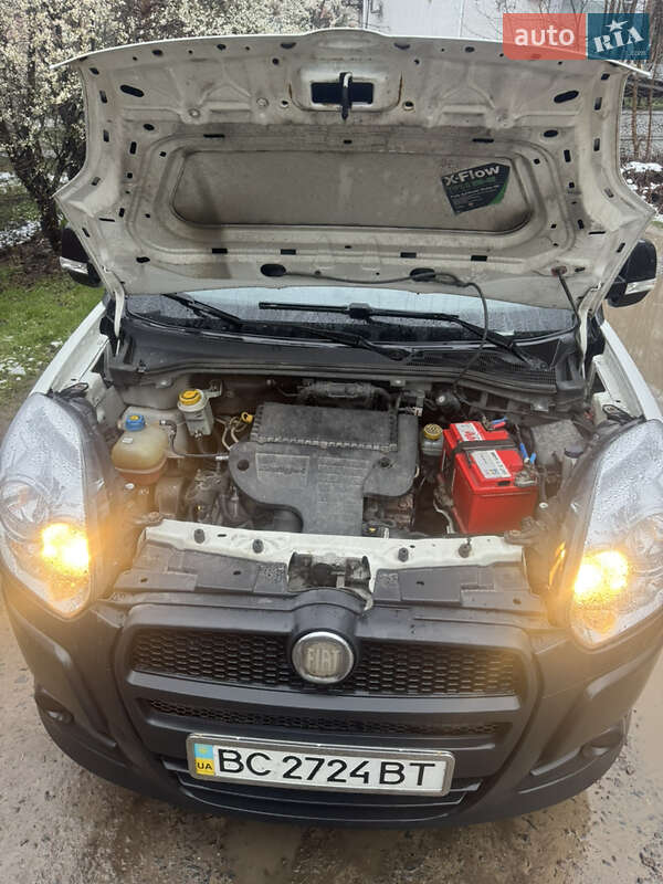Вантажний фургон Fiat Doblo 2011 в Львові