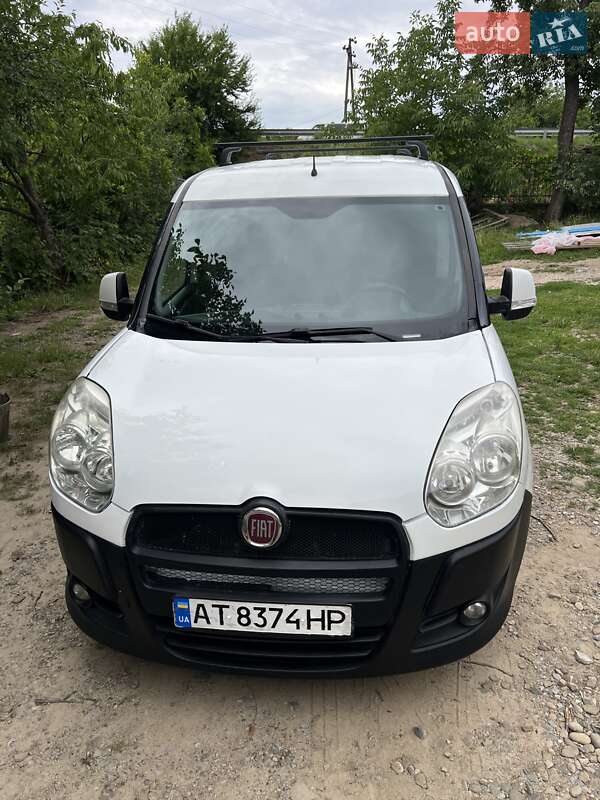 Вантажний фургон Fiat Doblo 2010 в Івано-Франківську