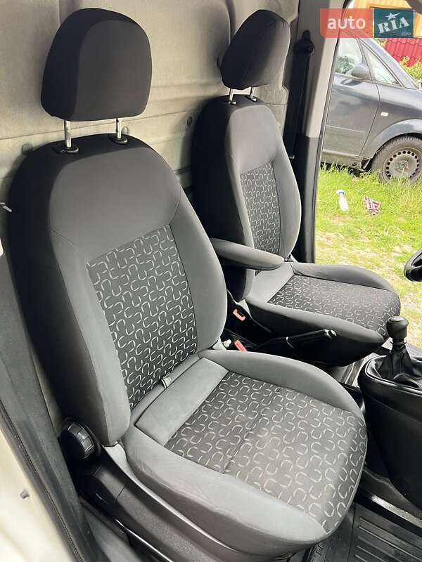 Вантажний фургон Fiat Doblo 2010 в Івано-Франківську