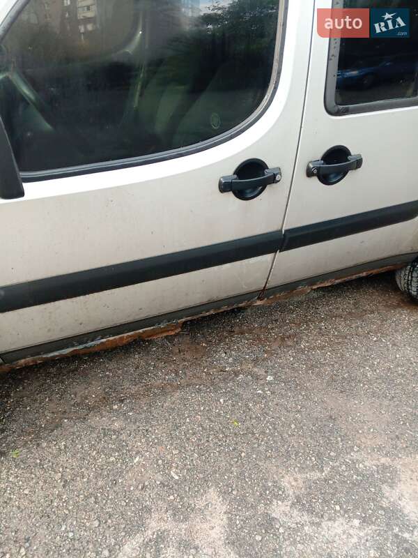 Минивэн Fiat Doblo 2007 в Киеве