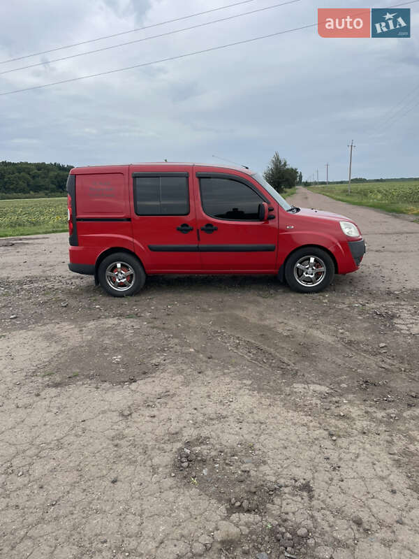 Минивэн Fiat Doblo 2009 в Чутове