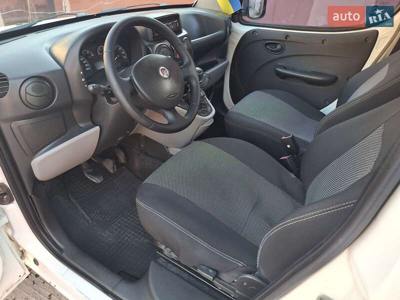 Минивэн Fiat Doblo 2008 в Николаеве