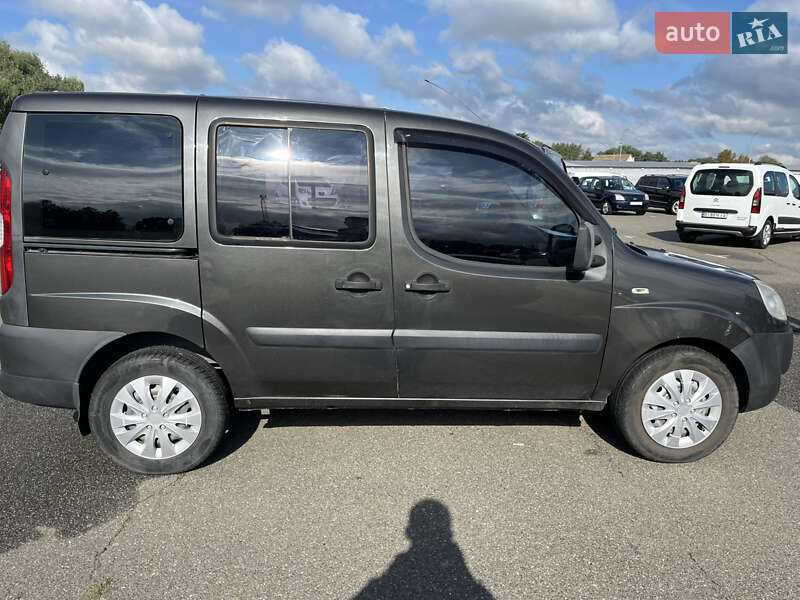 Мінівен Fiat Doblo 2011 в Києві