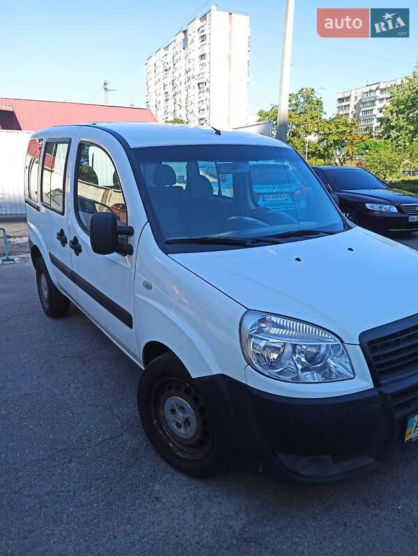 Минивэн Fiat Doblo 2013 в Киеве